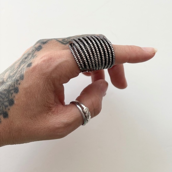 Noir NYC Crystal spiral ring - Picture 4 of 5